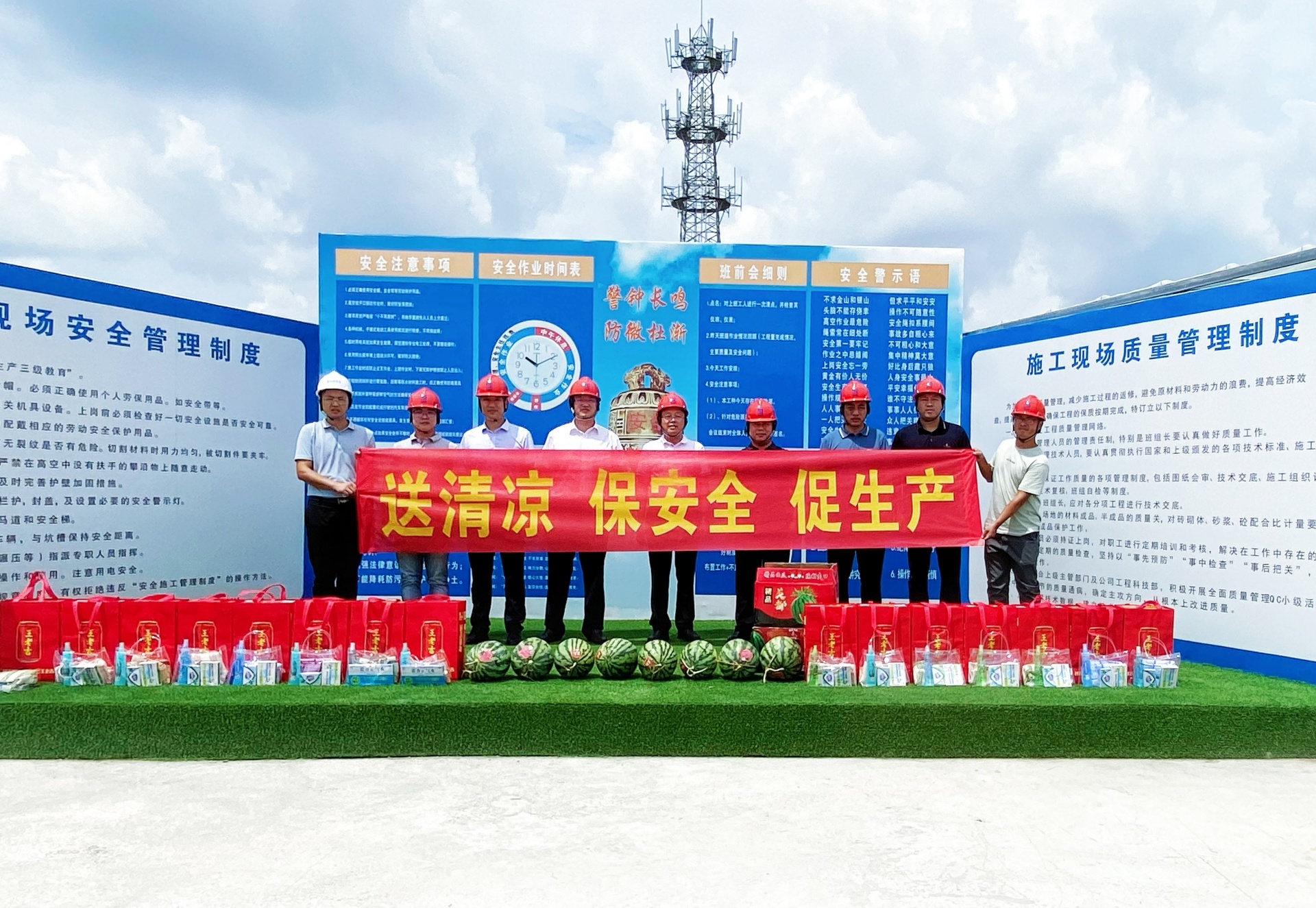 Chủ tịch Wang Kexiang đến khảo sát và hướng dẫn dự án phát điện năng lượng mặt trời Hải Nam Văn Xương và tặng quà 