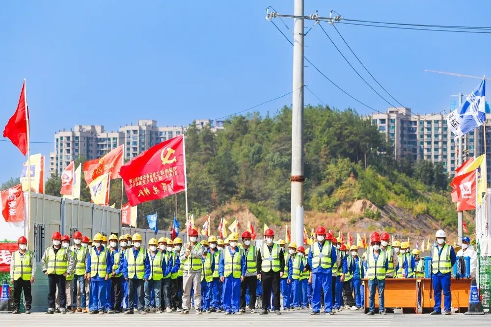 Tăng cường phòng tuyến chống dịch, công ty thứ ba hỗ trợ xây dựng bệnh viện dã chiến ở Sóc Dương